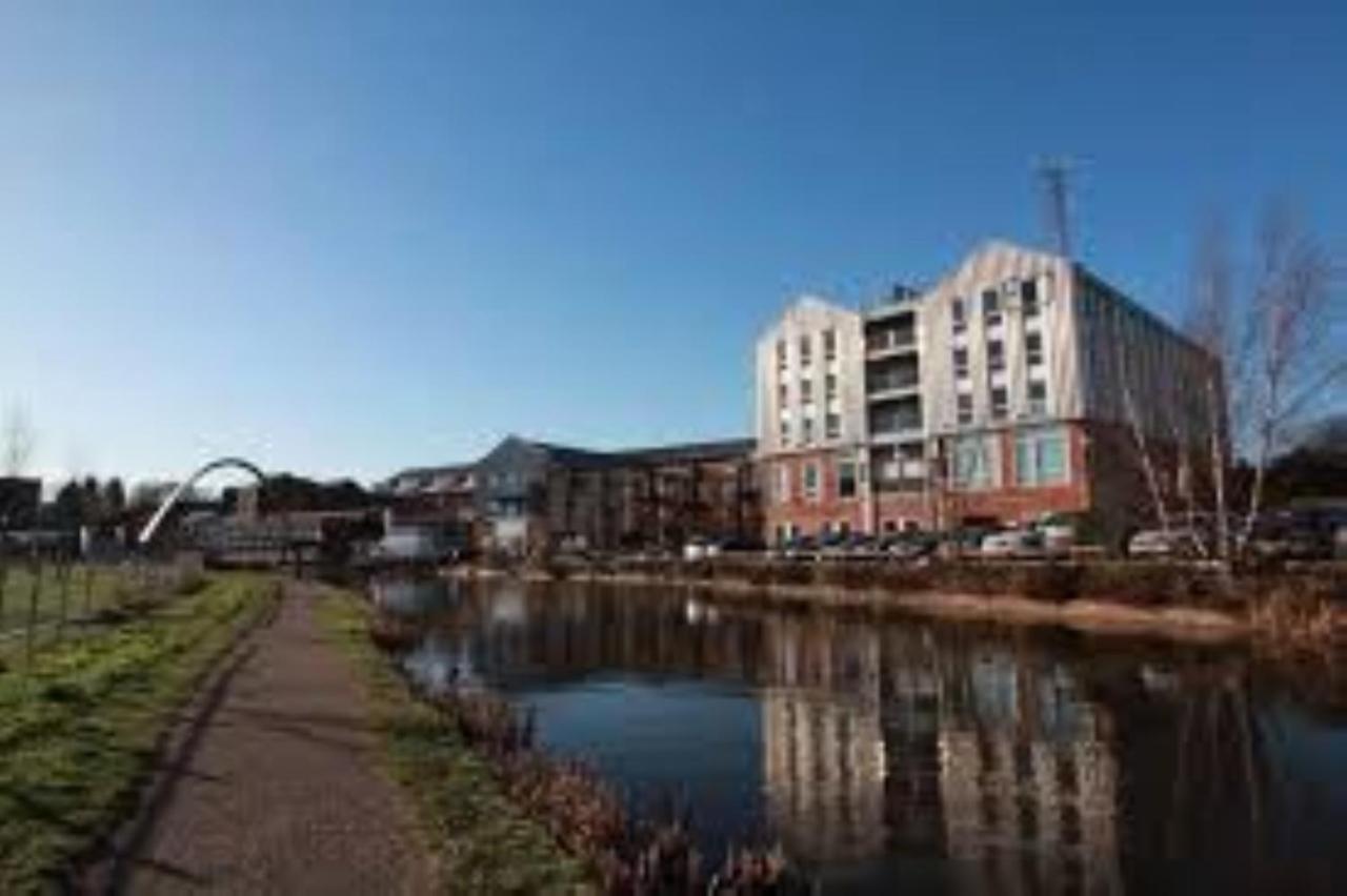 Ecohome On The Canal In A Historic Site Near City โคเวนทรี ภายนอก รูปภาพ
