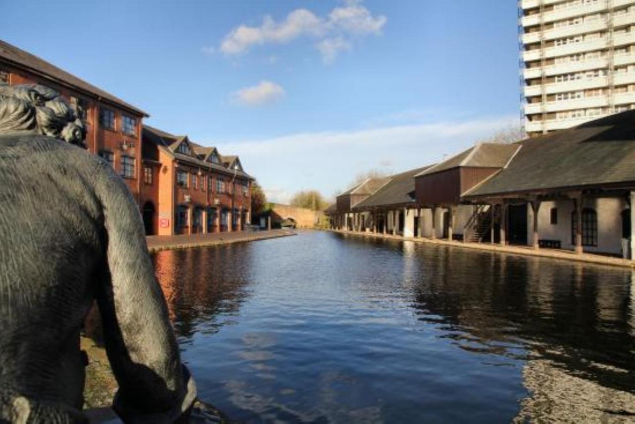 Ecohome On The Canal In A Historic Site Near City โคเวนทรี ภายนอก รูปภาพ