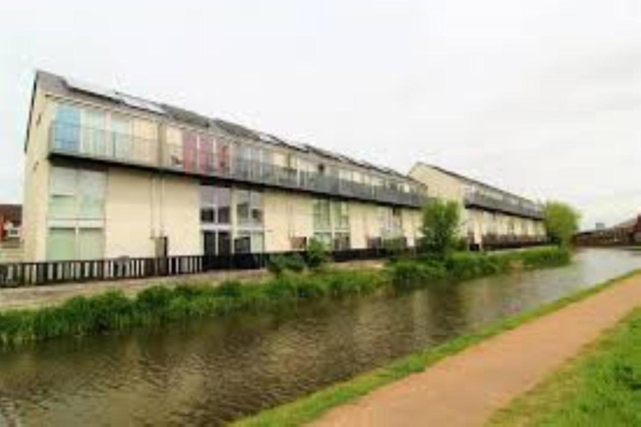 Ecohome On The Canal In A Historic Site Near City โคเวนทรี ภายนอก รูปภาพ