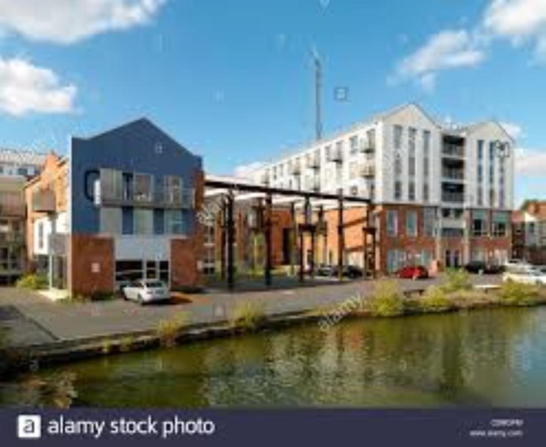 Ecohome On The Canal In A Historic Site Near City โคเวนทรี ภายนอก รูปภาพ